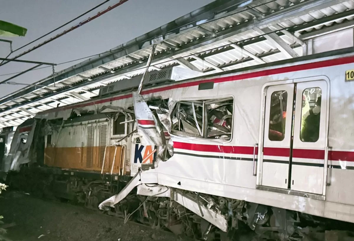 Commuter Line Ringsek Dihantam Argo Bromo Anggrek (Istimewa)