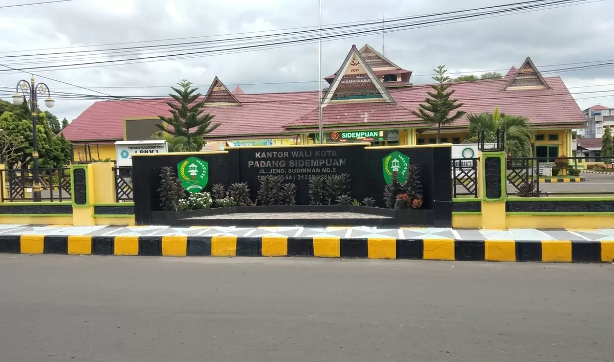 Tampak depan Kantor Wali Kota Padangsidimpuan  (Istimewa)