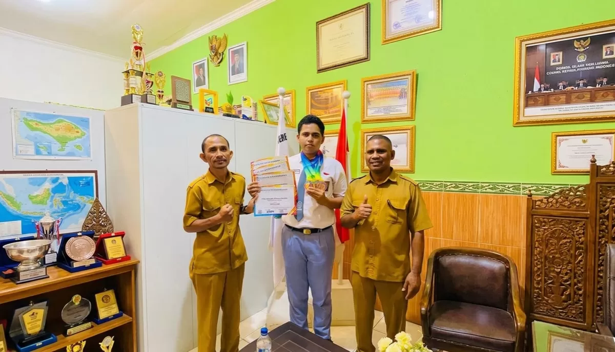 Petrus Evangelis Fransisco yang meraih empat medali dalam ajang Olimpiade Nasional. (Istimewa)
