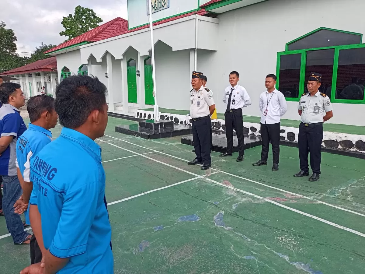 Kasi Binadik dan Giatja Lapas Muara Teweh Saat Berikan Pengarahan kepada Tamping