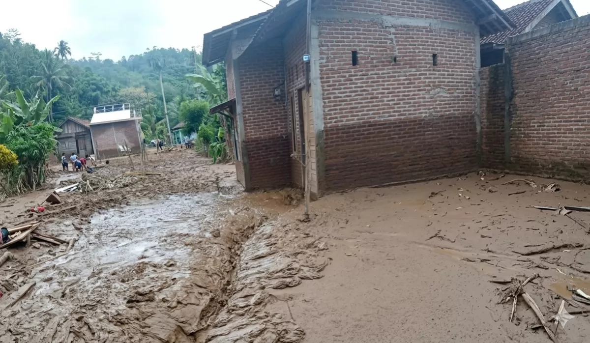 Banjir bandang yang melanda Desa Hutalombang, Kecamatan Padangsidimpuan Tenggara, pada Selasa (25/11/2025) yang lalu. (Lesmanan.H Nawacita)