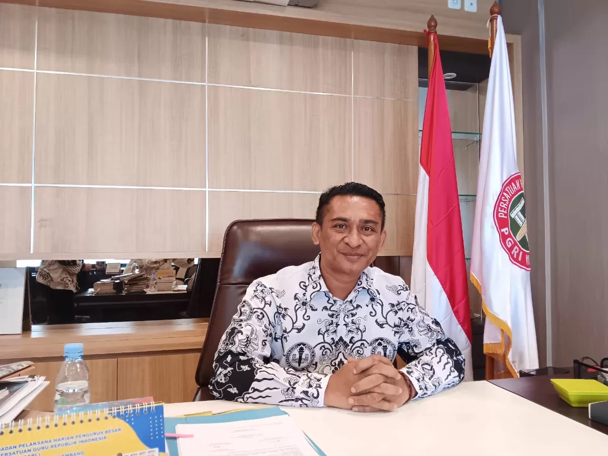 Maksimus Masan Kian Ketua PGRI Flores Timur (Istimewa)