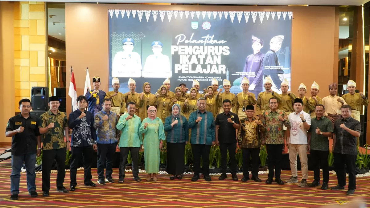 Foto Bersama Momen Bersejarah Pimpinan DPRD Riau, Rokan Hulu Dan Bupati Anton, Hadiri Pelantikan Pengurus IPRY Rokan Hulu   (Diskominfo Rohul )