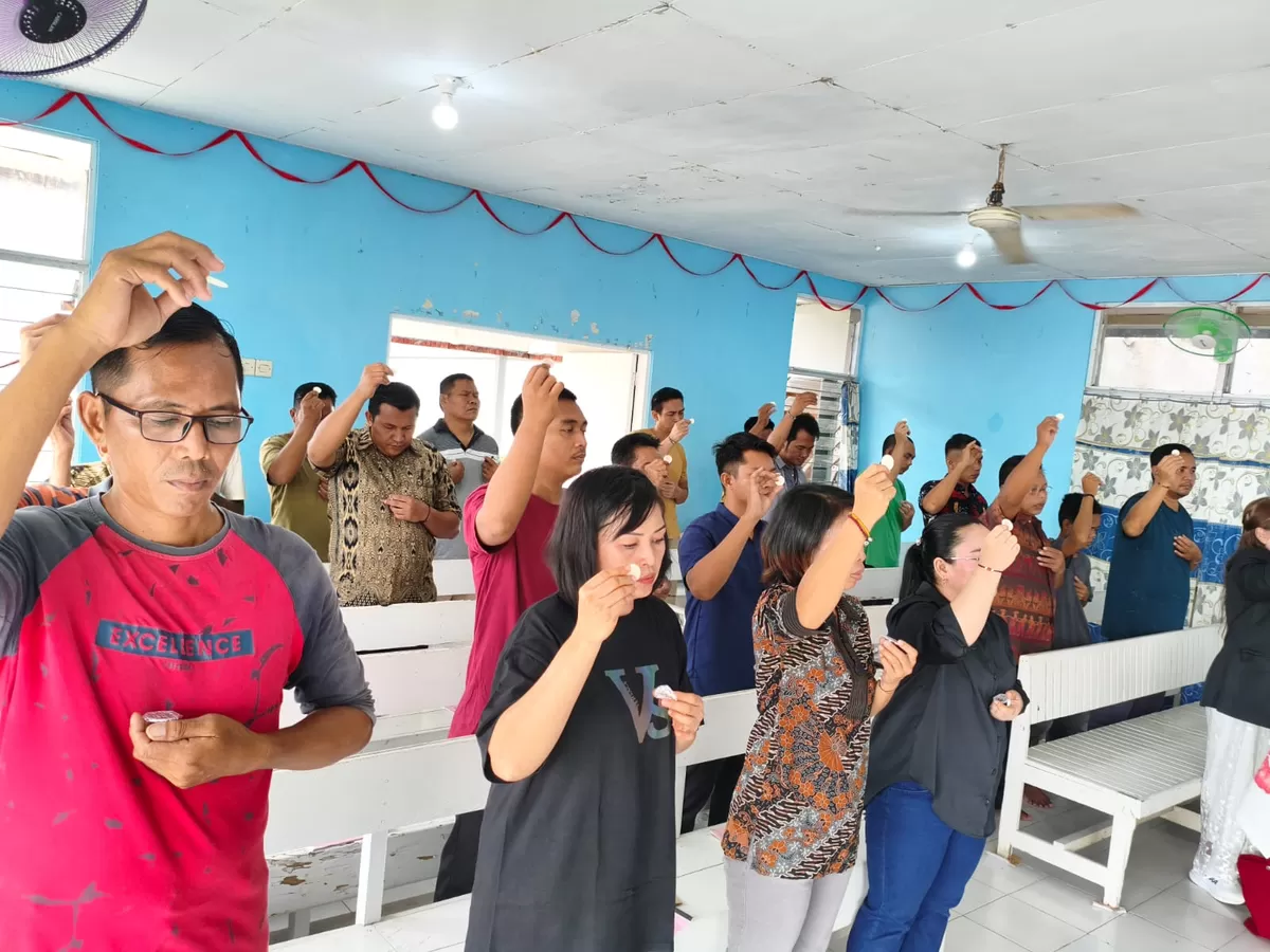 Warga Binaan Nasrani Lapas Muara Teweh Saat Mengikuti Perjamuan Kudus