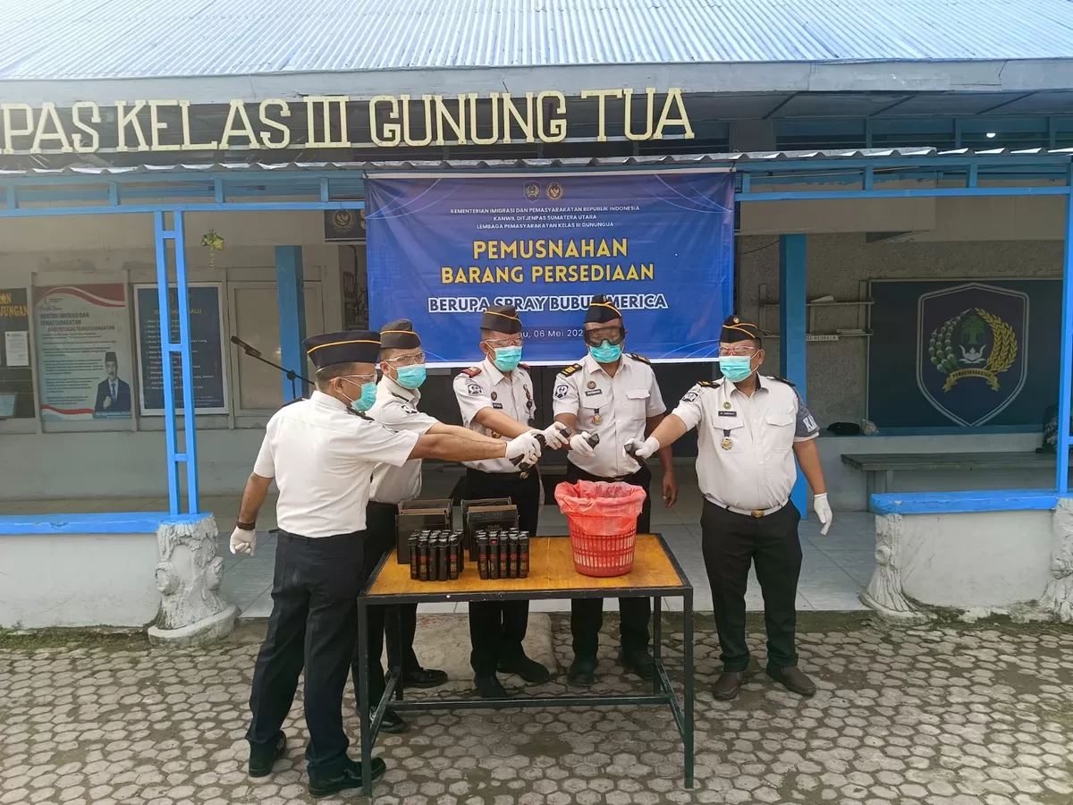 Kalapas Gunungtua dan Jajaran Saat Pemusnahan Spray Bubuk Merica