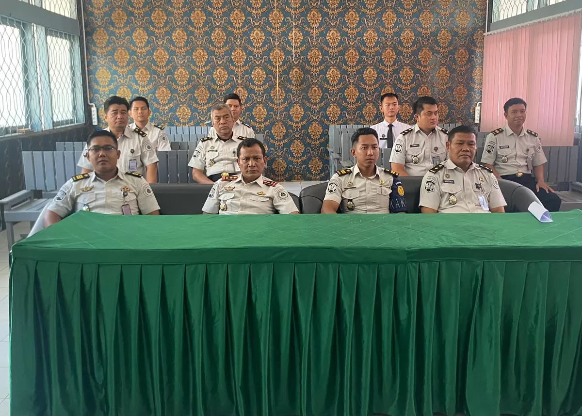Kalapas Muara Teweh dan Jajaran Saat Mengikuti Kegiatan Sosialisasi ZI