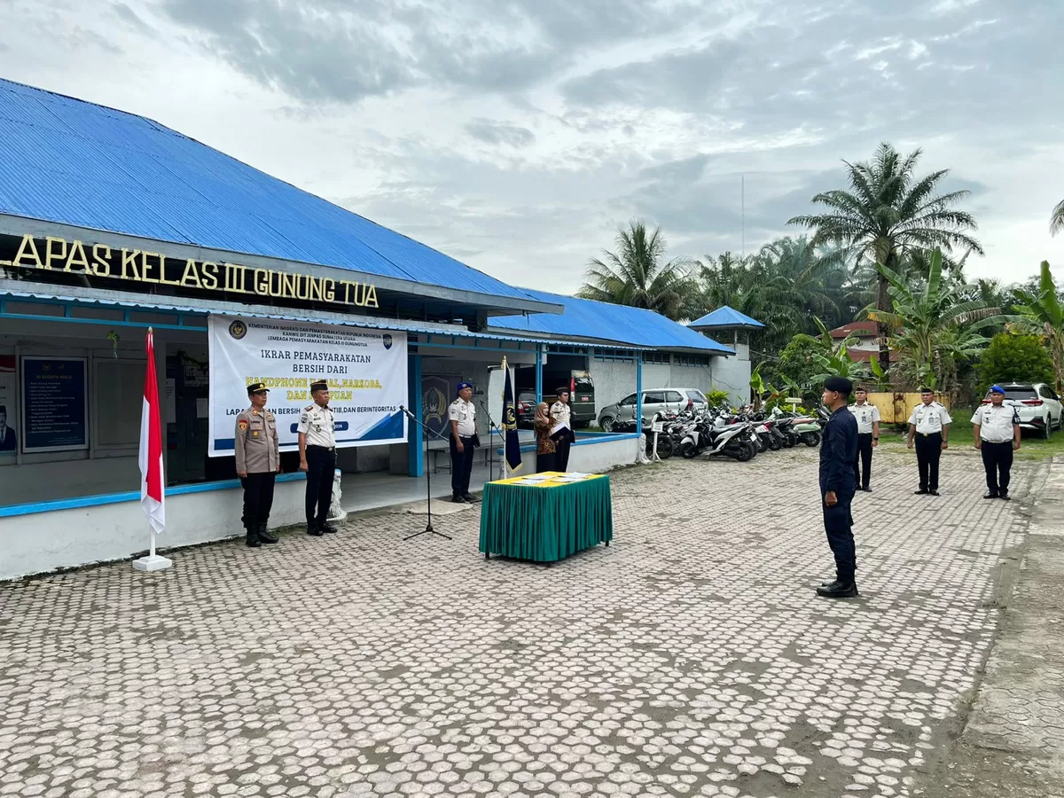 Kalapas Gunungtua dan Jajaran Saat Ikrar Pemasyarakatan Bersih dari Handphone Ilegal, Narkoba dan Penipuan
