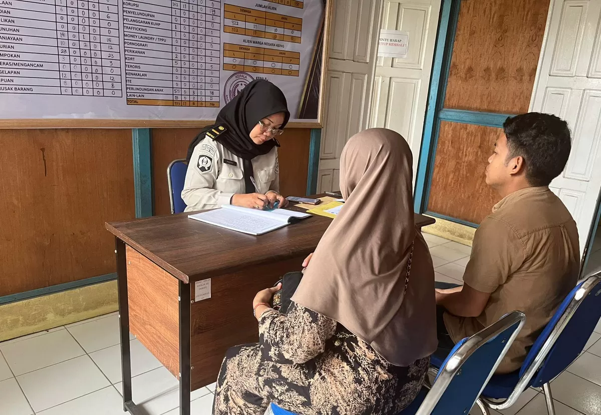 Petugas Bapas Muara Teweh Bersama Klien 