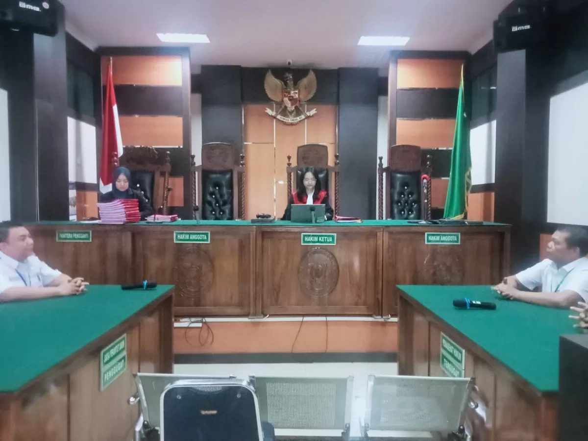 Foto Sidang Di Pengadilan Pasir Pengaraian Menolak Gugatan Praperadilan SR, Kasus Dugaan Penggelapan Mobil PT Torganda. (NAWACITAPOST.COM)