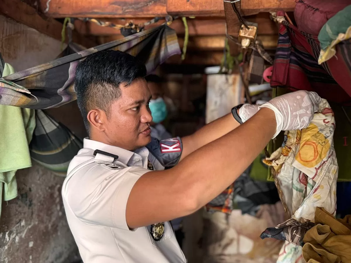 Kasubsi Kamtib Lapas Kotapinang dan Jajaran Saat Penggeledahan Blok Hunian Warga Binaan