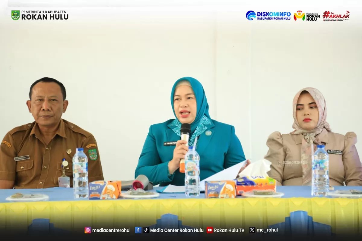   Foto Ketua TP PKK Kabupaten Rokan Hulu dr. Hj. Yeni Dwi Putridr. Hj. Yeni Dwi Putri Perkuat Peran Strategis Menuju Indonesia Emas 2045 Pada Peringatan HKG ke-54 Di Kecamatan Tambusai , Kadinkes  (Diskominfo Rohul )