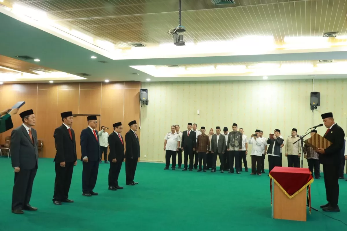 Tri Adhianto Wali Kota Bekasi ketika melantik pengurus Baznas Kota Bekasi periode 2026-2031 (Istimewa)