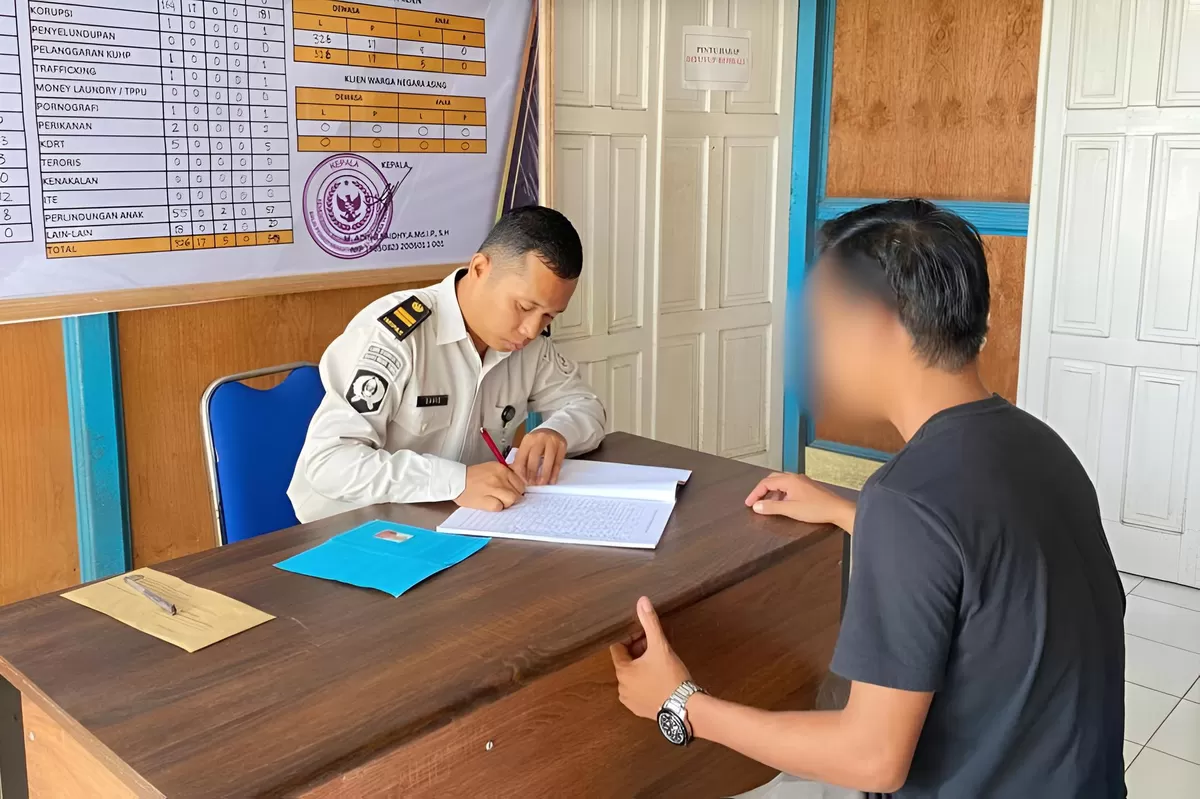 Petugas Bapas Muara Teweh Bersama Klien Wajib Lapor