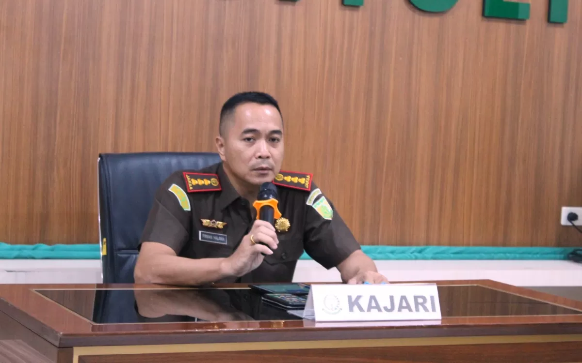 Kajari Gunungsitoli menegaskan informasi yang beredar tentang Kasi Pidsus Kejaksaan Negeri Gunungsitoli diamankan tim Kejaksaan Agung RI dipastikan tidak benar.