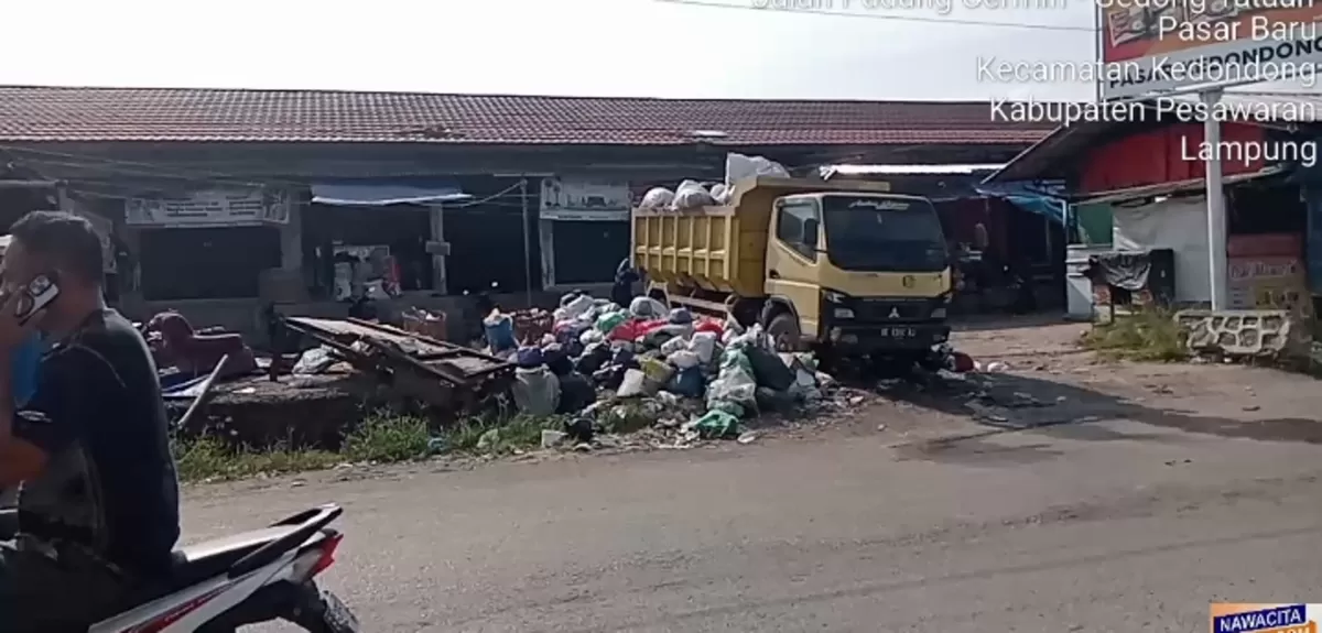 Tumpukan sampah di Pasar Kedondong, Kabupaten Pesawaran, Lampung  (Amrulloh Nawacita)