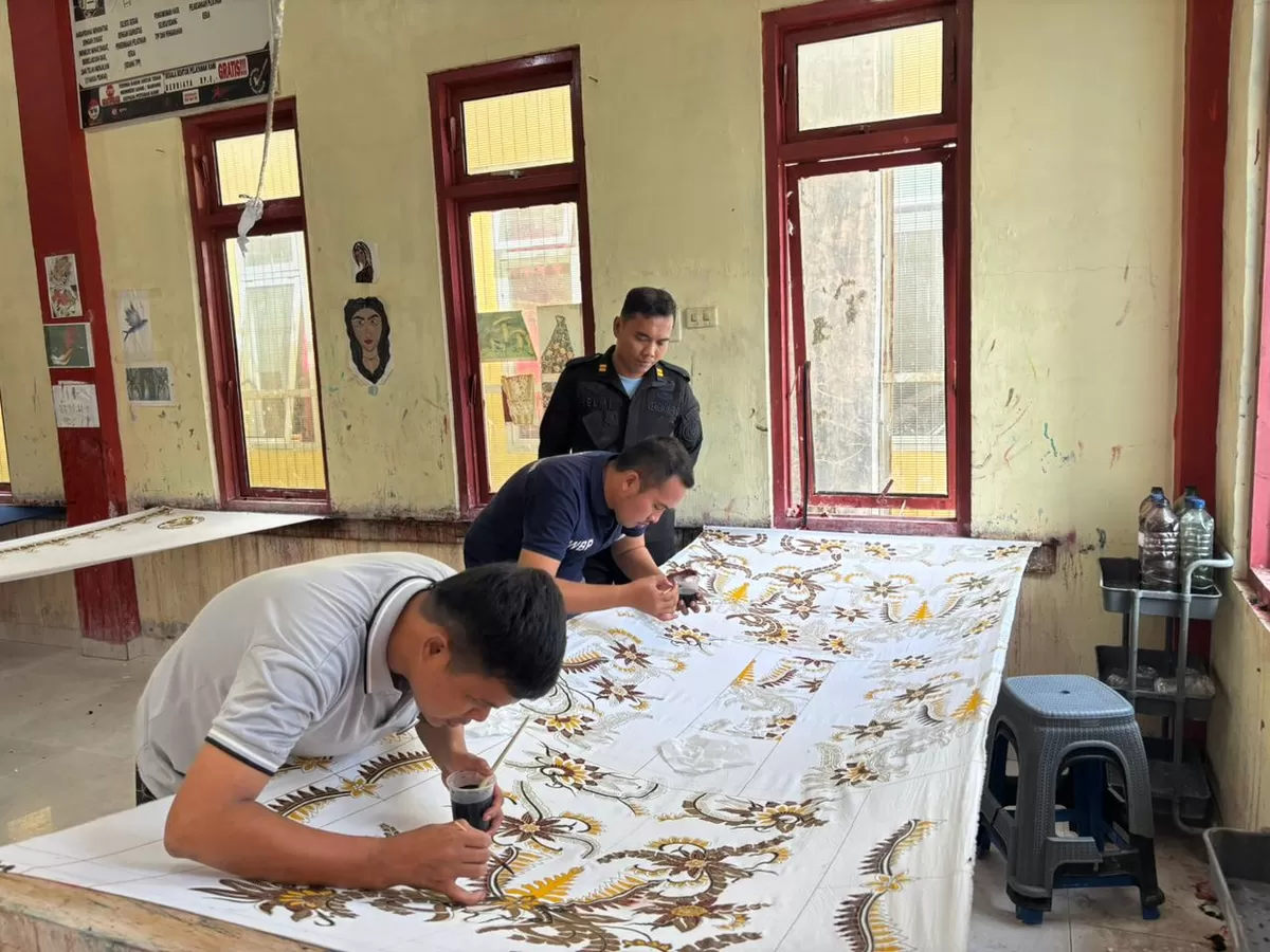 Kasubsi Giatja Lapas Gunungsitoli Saat Trolling Area Pembinaan Batik