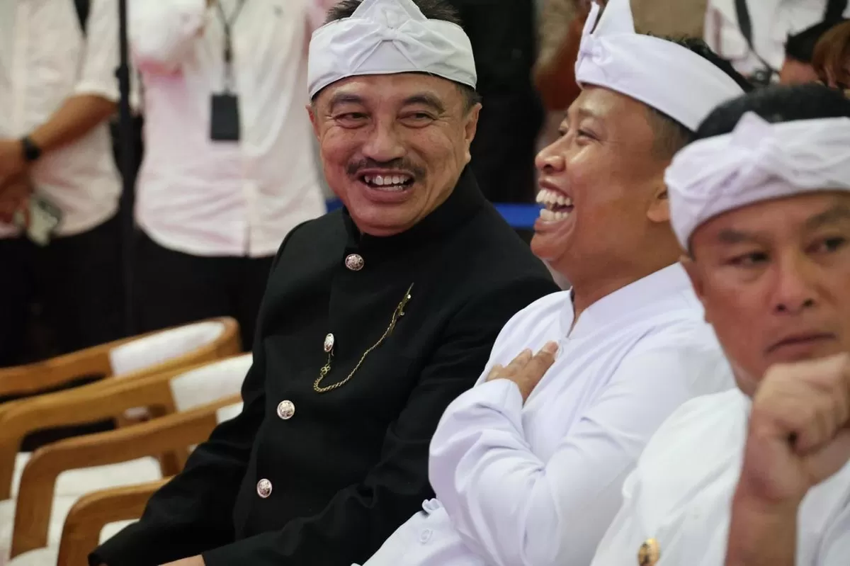 Abdul Harris Bobihoe Plh Wali Kota Bekasi, ketika bersama Dedi Mulyadi Gubernur Jawa Barat  (Istimewa)