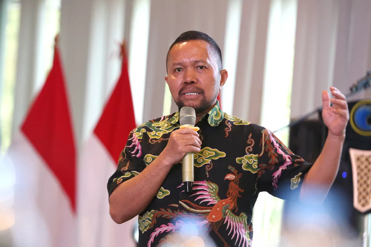 Wenseslaus Manggut jurnalis senior sekaligus Dewan Pembina Asosiasi Media Siber Indonesia (AMSI), saat memberikan materi di Parongpong, Bandung Barat, Jawa Barat  (Istimewa)