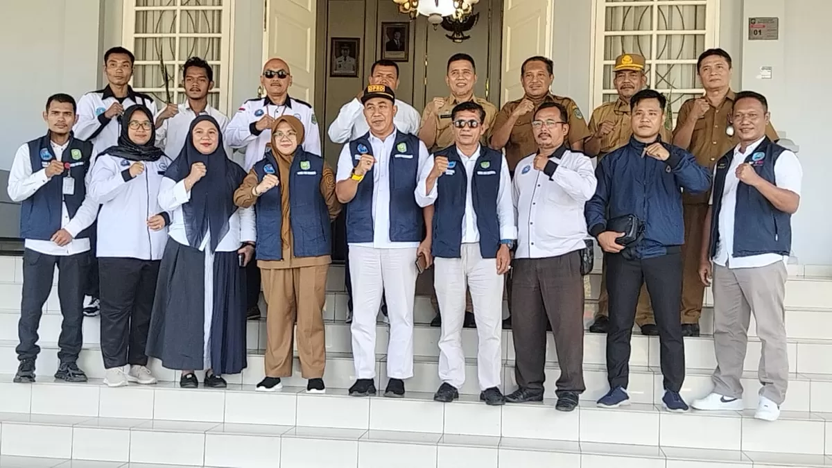 Lembaga Anti Narkotika Berfoto bersama saat audensi dengan Bupati Siak