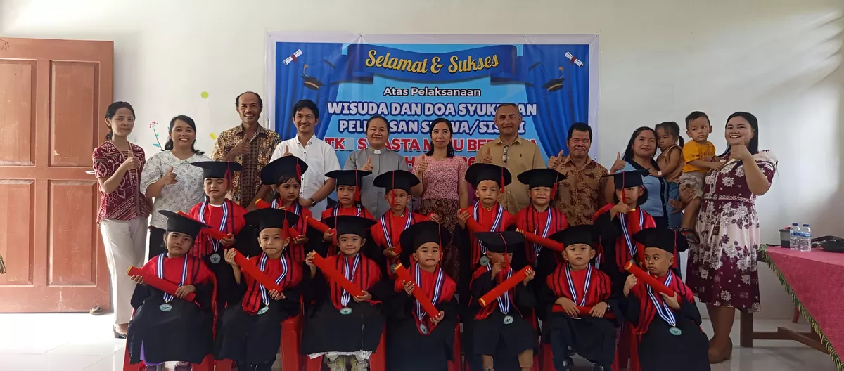 Pj Kades Hayo, Kepala dan Guru TK Swasta Maju Bersama, Tokoh Masyarakat dan Siswa Peserta Wisuda