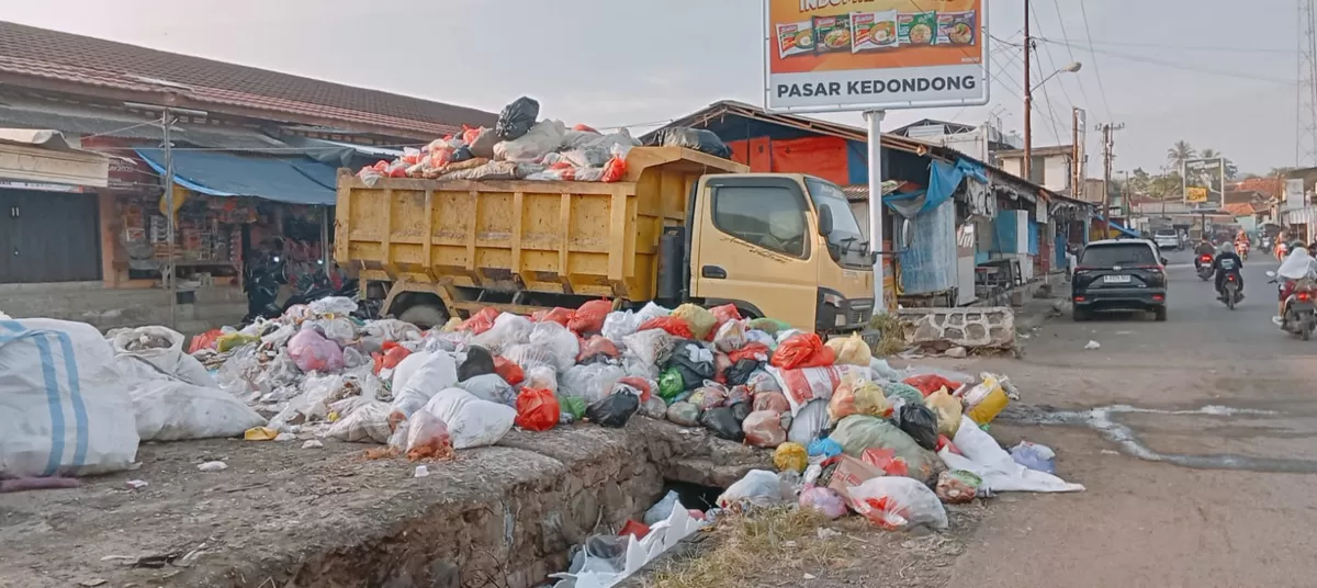Tumpukan sampah di Pasar Kedondong, Kabupaten Pesawaran, Lampung  (AMRULLOH Nawacita)