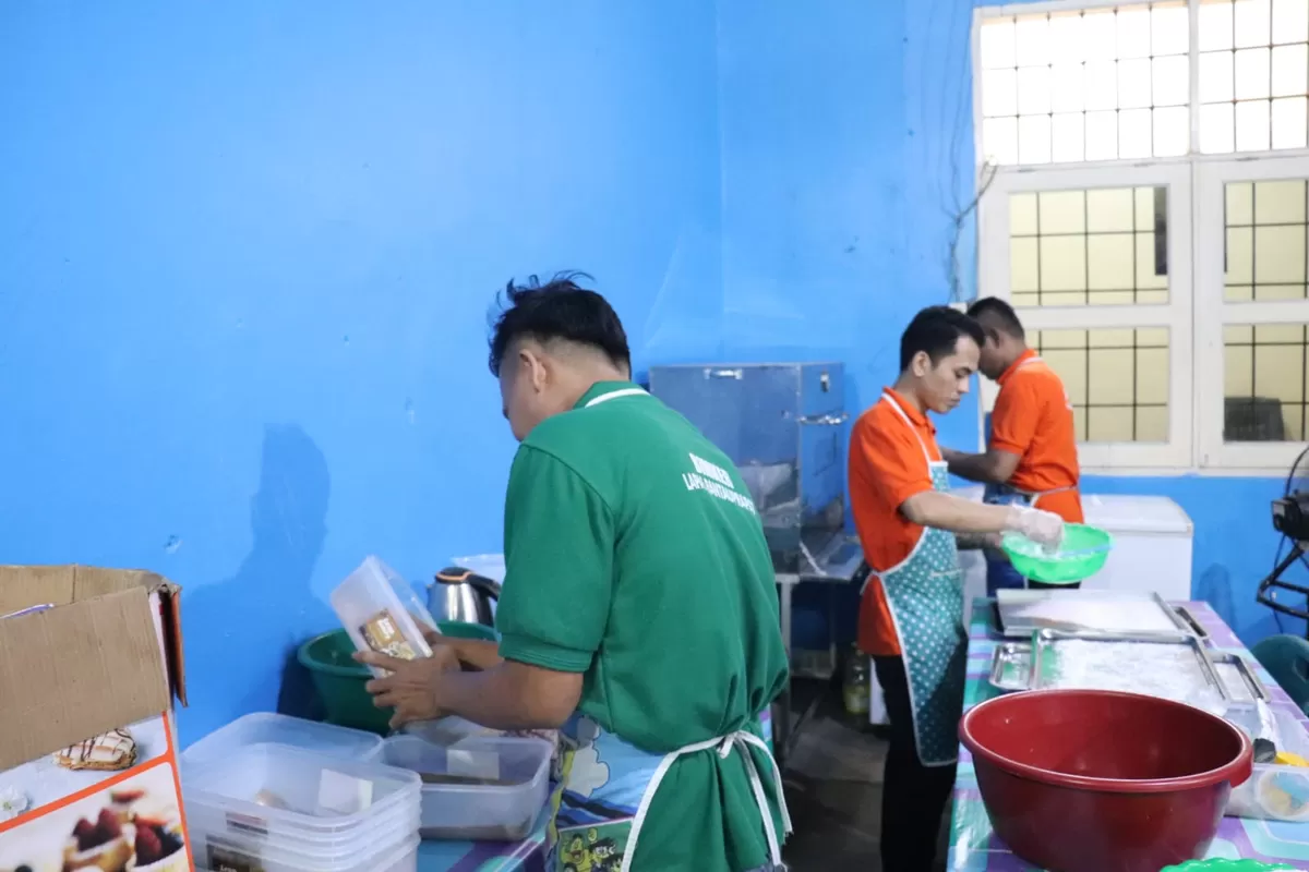 WBP Lapas Rantauprapat Saat Pelatihan Pembuatan Roti (Bakery)