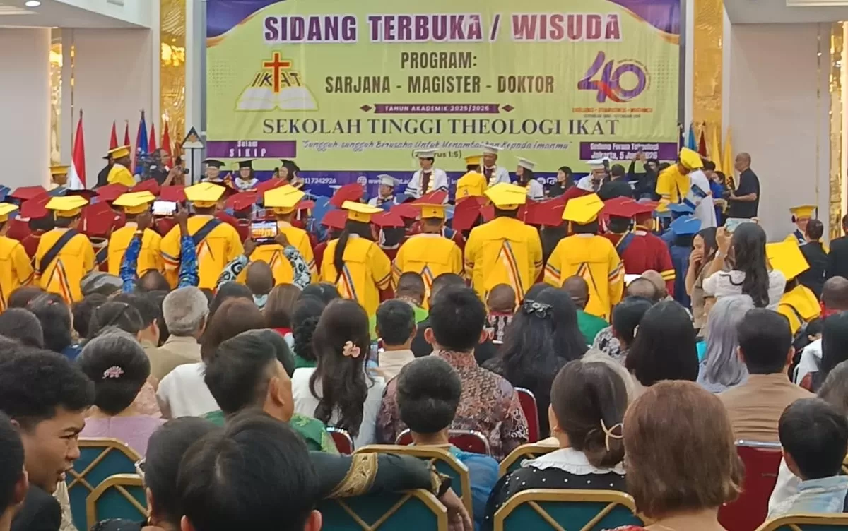 Momentum bersejarah 40 tahun perjalanan STT IKAT Jakarta. Sebanyak 175 wisudawan dan wisudawati resmi dikukuhkan