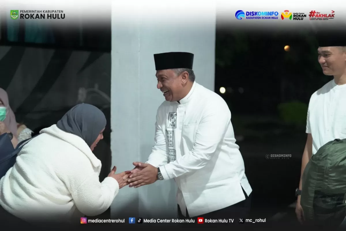 Foto Sambut Kepulangan Jemaah Haji Rokan Hulu, Bupati Anton Bersyukur, Semua Dalam Keadaan Sehat Walafiat Dan Penuh Kebahagiaan (Diskominfo Rohul )