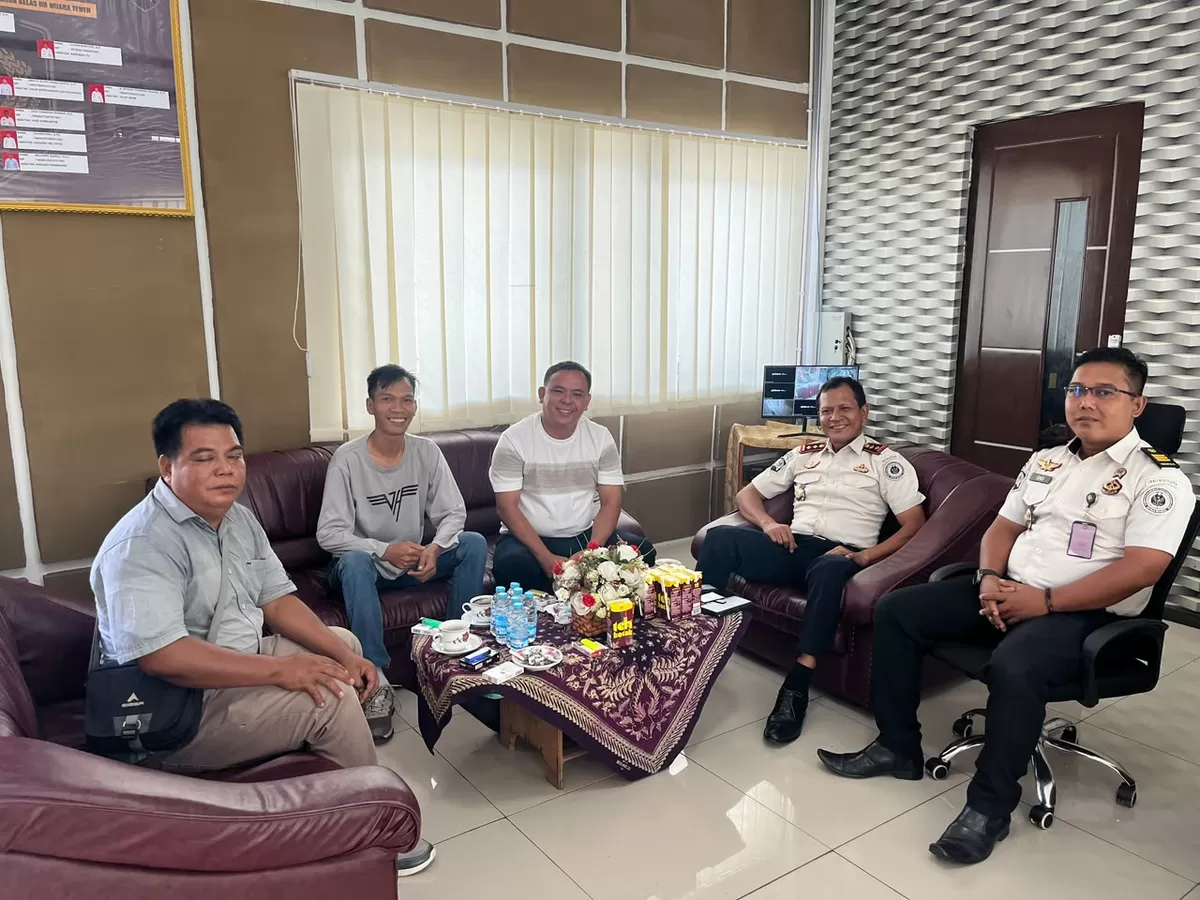 Kalapas Muara Teweh dan Kasi Adm Kamtib Bersama Sejumlah Awak Media
