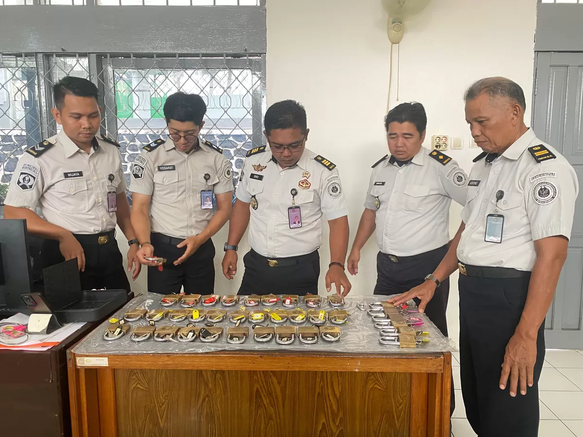 Jajaran Adm Kamtib Lapas Muara Teweh Saat Kegiatan Rolling Gembok