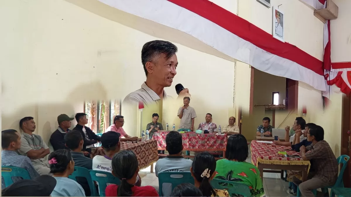 Plt. Kepala Dinas PKPLH Kabupaten Nias Barat Bersama Calon KPM Program RTLH