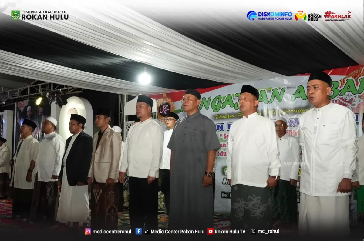 Foto Bersama Saat Hadiri Kegiatan Pengajian Akbar Tahun Baru Islam 1448 Hijriah, Ini Dia Sambutan Hangat Wabup Syafaruddin Poti   (Diskominfo Rohul)