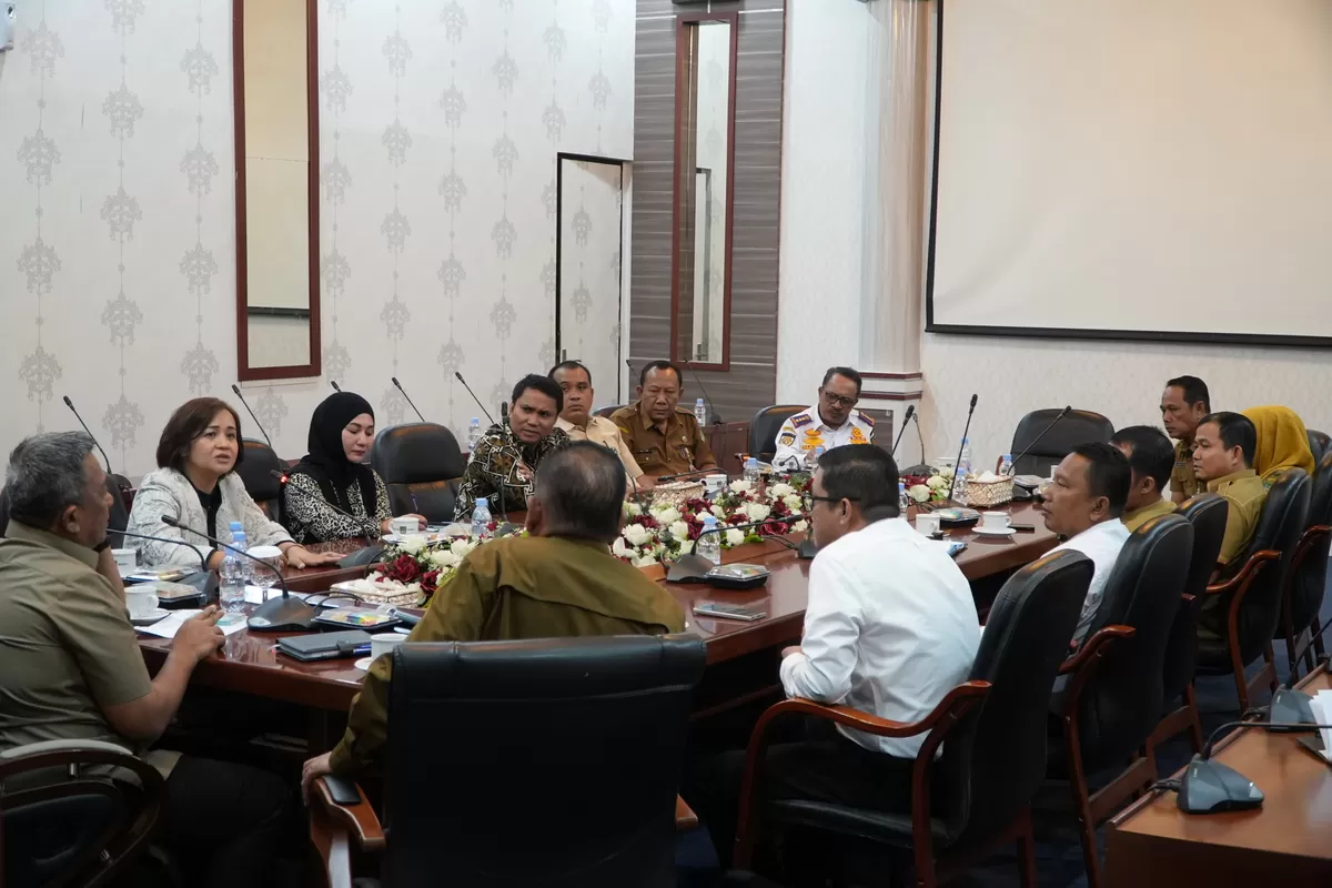 Foto Bupati Anton Sambut Rencana Pembangunan SPKLU dan BSS dari PT Wong Global (Diskominfo Rohul )