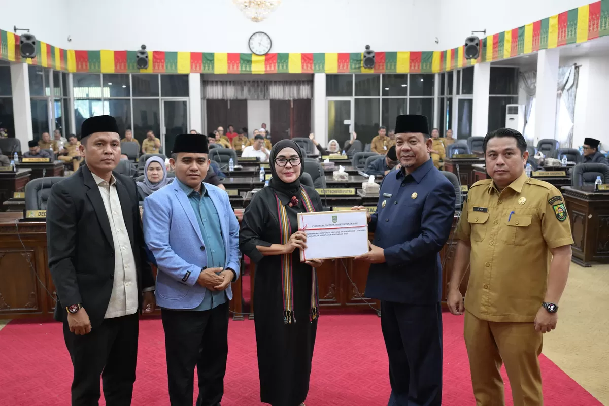 Foto Wakil Bupati Syafaruddin Poti dan Pimpinan DPRD Rokan Hulu Didampingi Sekwan  (NAWACITAPOST.COM)