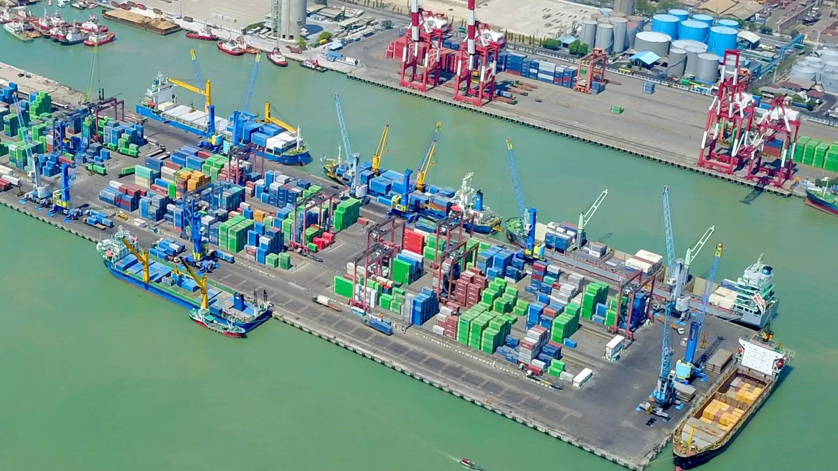 Kontributor pertumbuhan terbesar berasal dari Terminal Petikemas (TPK) Teluk Lamong yang mencatat throughput 448.966 TEUs, meningkat 25% dibandingkan periode yang sama tahun lalu sebesar 358.127 TEUs.