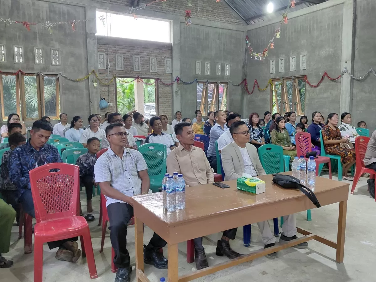 Ratusan jemaat dari berbagai desa sekitar, bahkan dari daerah yang jauh, berbondong-bondong memadati lokasi (Istimewa)