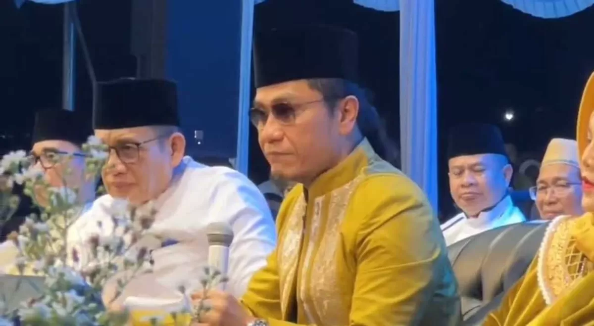 Gus Miftah meluruskan isu terima uang Rp100 juta di proyek JGSS saat ditanya salah satu jemaah Harlah Ponpes Ora Aji. (Dok. Istimewa)