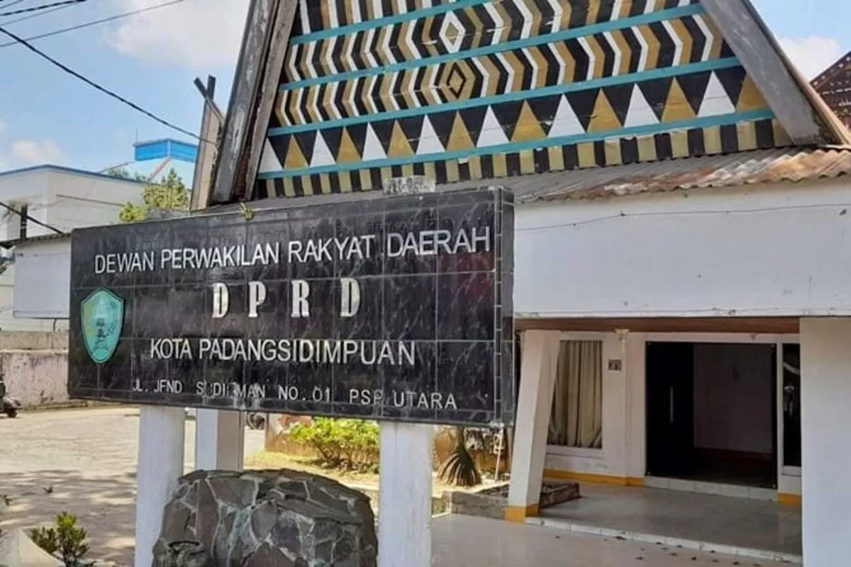 Tampak depan gedung DPRD Kota Padangsidimpuan, Sumatera Utara (Lesmanan.H Nawacita)