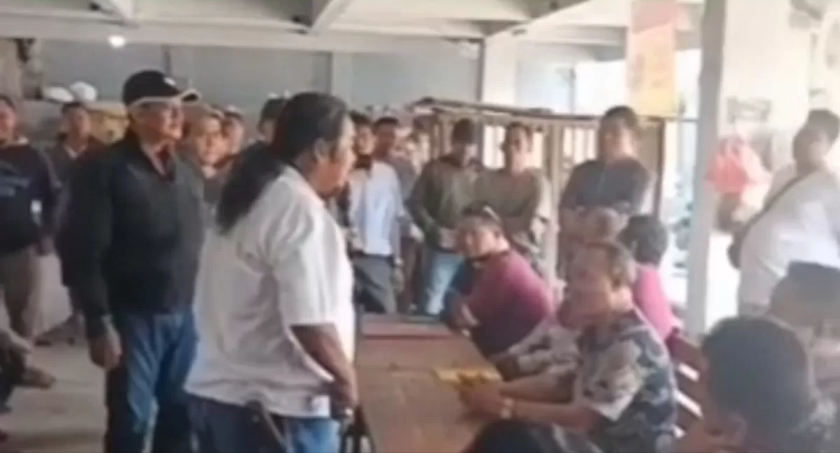 Koordinator Pedagang Pasar Surabaya, Gus Hafidz atau yang akrab disapa Abu Nawas dengan Direktur Pembinaan Pedagang PT Pasar Surya (Perseroda), Gianto Sulistyono 