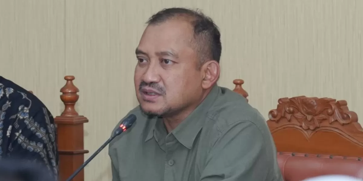 Menyoroti fakta terkini terkait kasus dugaan korupsi yang menjerat Bupati Pemalang, Anom Widiyantoro di lingkungan Pemda