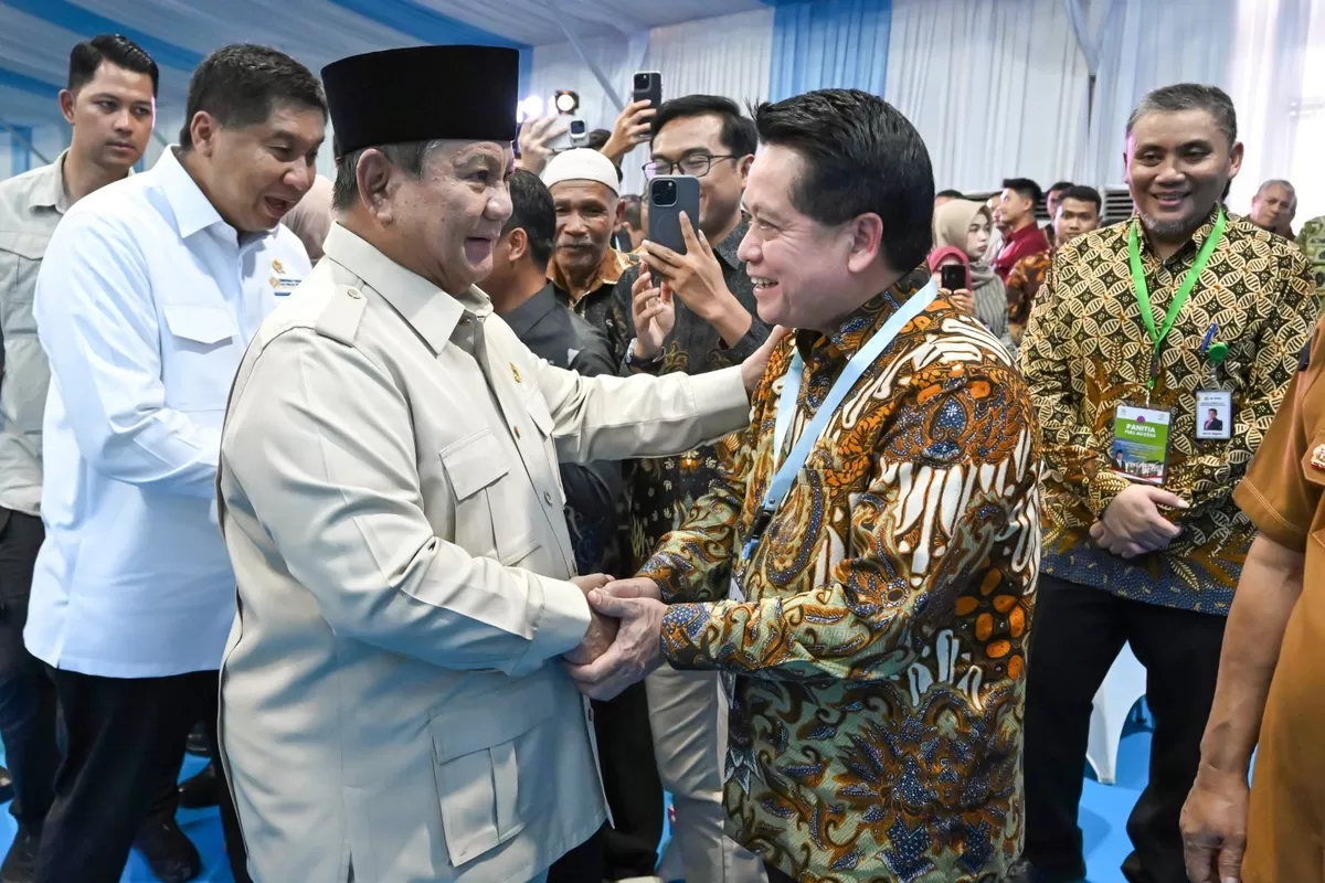 Presiden Prabowo Subianto bersama Direktur Utama BRI