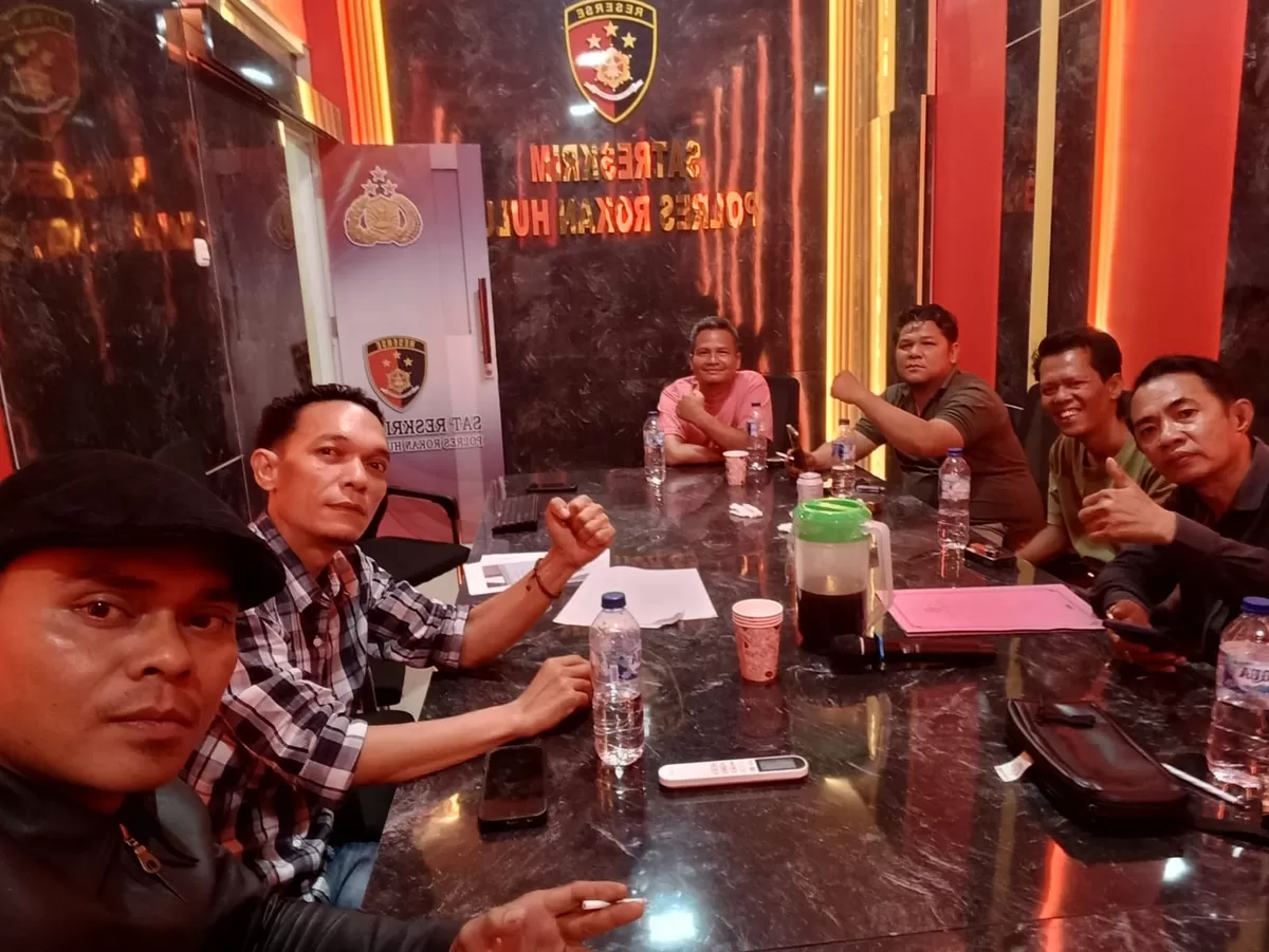 Foto DPC Persatuan Jurnalis Indonesia Kabupaten Rokan Hulu Saat Di Polres Rokan Hulu  (NAWACITAPOST.COM)