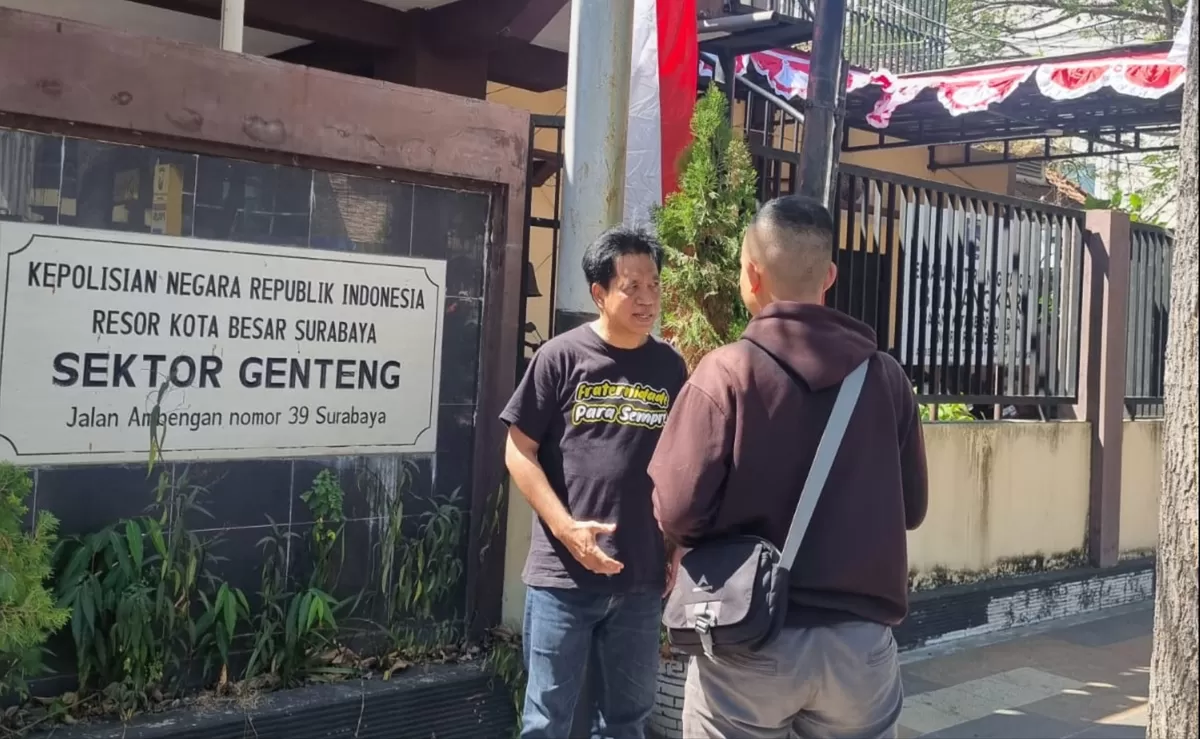 Anggota DPRD Surabaya, Imam Syafi'i saat berada di Polsek Genteng Surabaya