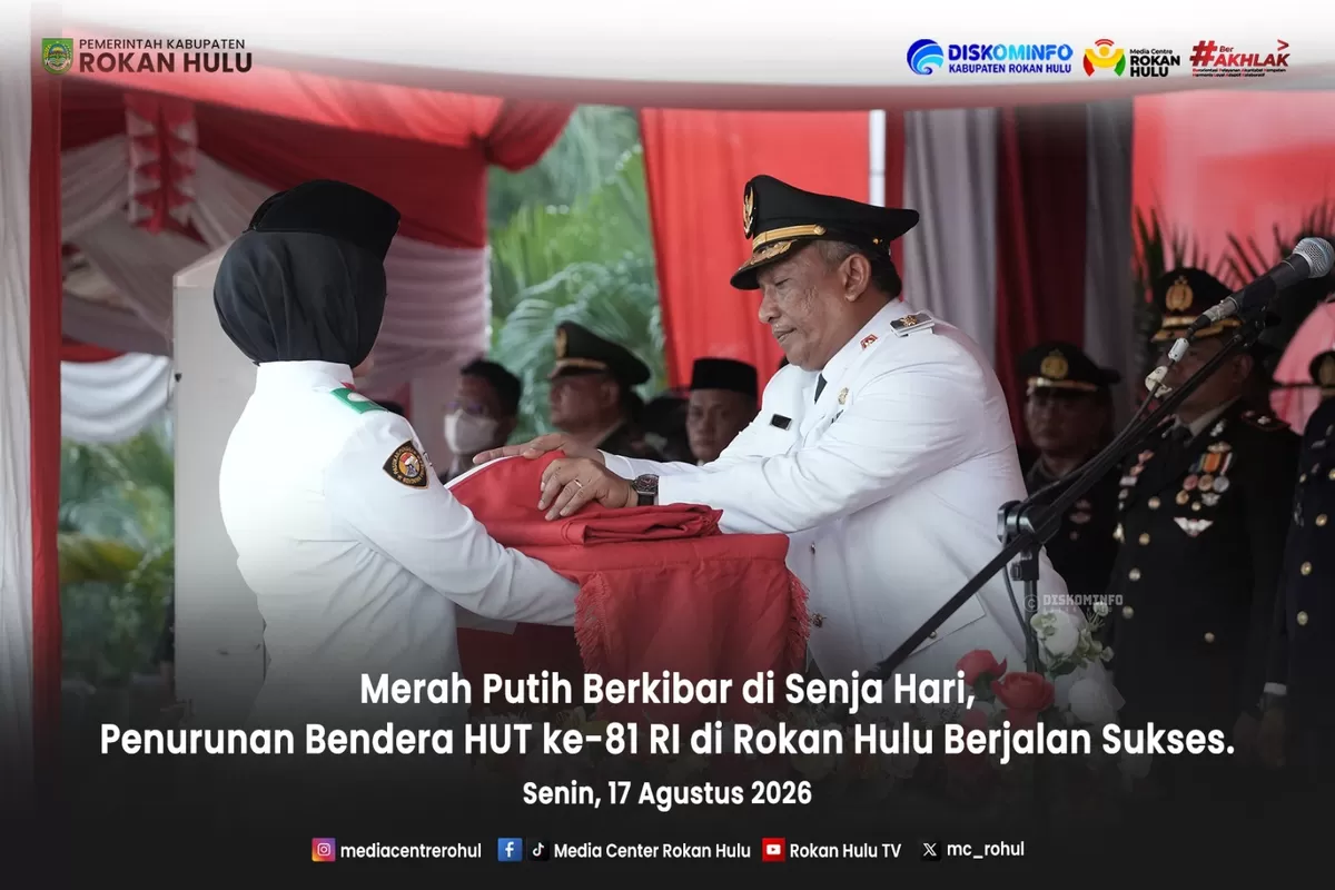 Foto Merah Putih Berkibar di Senja Hari, Penurunan Bendera HUT ke-81 RI di Rokan Hulu Berjalan Sukses, Irup Bupati Anton   (Diskominfo Rohul )