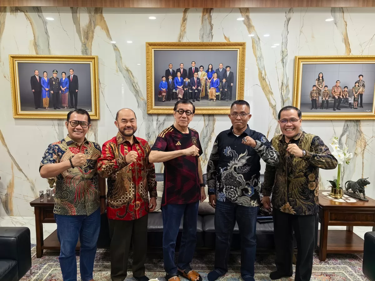 Jajaran manajemen Media Nawacita Indonesia ketika menemui Ketua Dewan Pembina Prof Yasonna Hamonangan Laoly  (Sakera Nawacita)