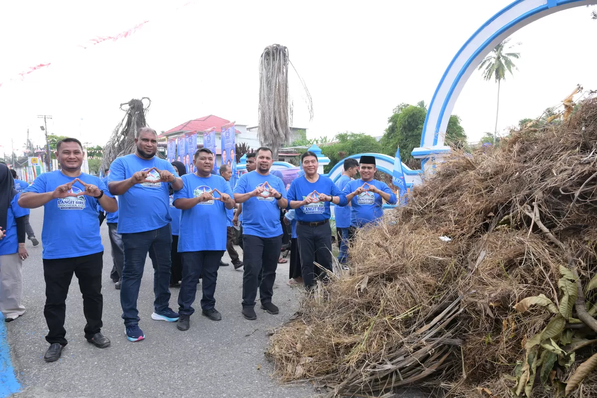 Foto Pengurus DPC Partai Demokrat Rokan Hulu Kegiatan Bakti, Gerakan Langit Biru Indonesia Asri, Hadir Anggota DPR RI, DPRD, DPD Riau Dan Kader (NAWACITAPOST.COM)