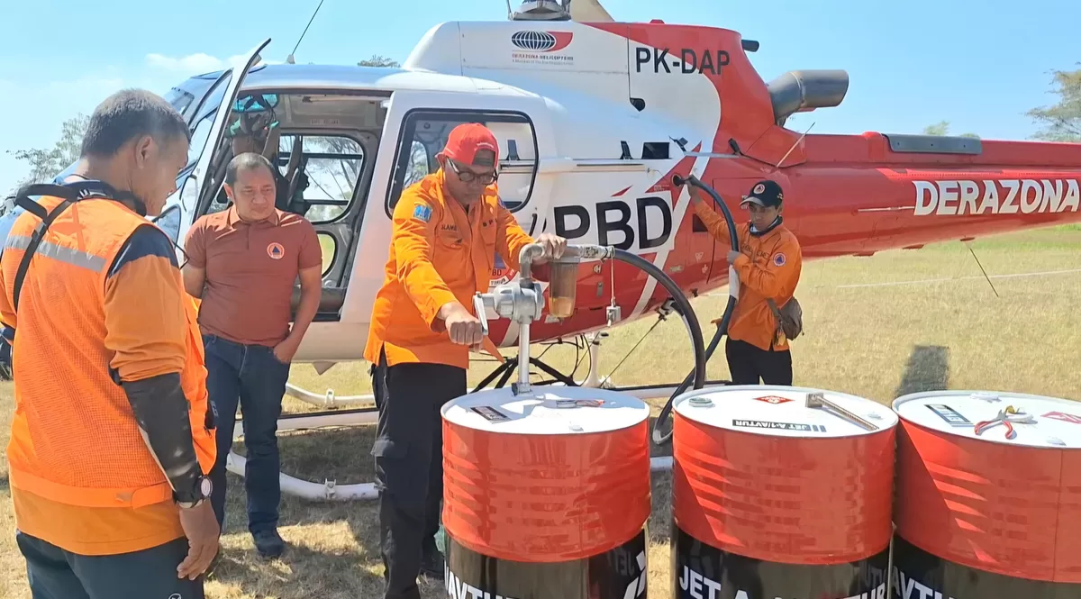 Caption foto: Karhutla Gunung Arjuna Welirang memasuki hari ketujuh. BPBD Jatim intensifkan water bombing dengan 8 sortie dan 8.000 liter air untuk memadamkan dua titik api.