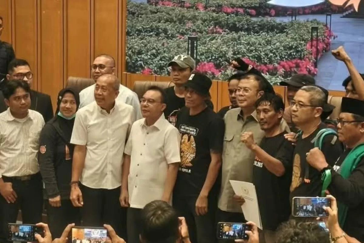 Jajaran Pimpinan DPR dengan Botok selaku perwakilan AMPB menyepakati penyelesaian RUU Perampasan Aset selesai pada 15 Desember 2026. (Threads/@iqbalbanten06)