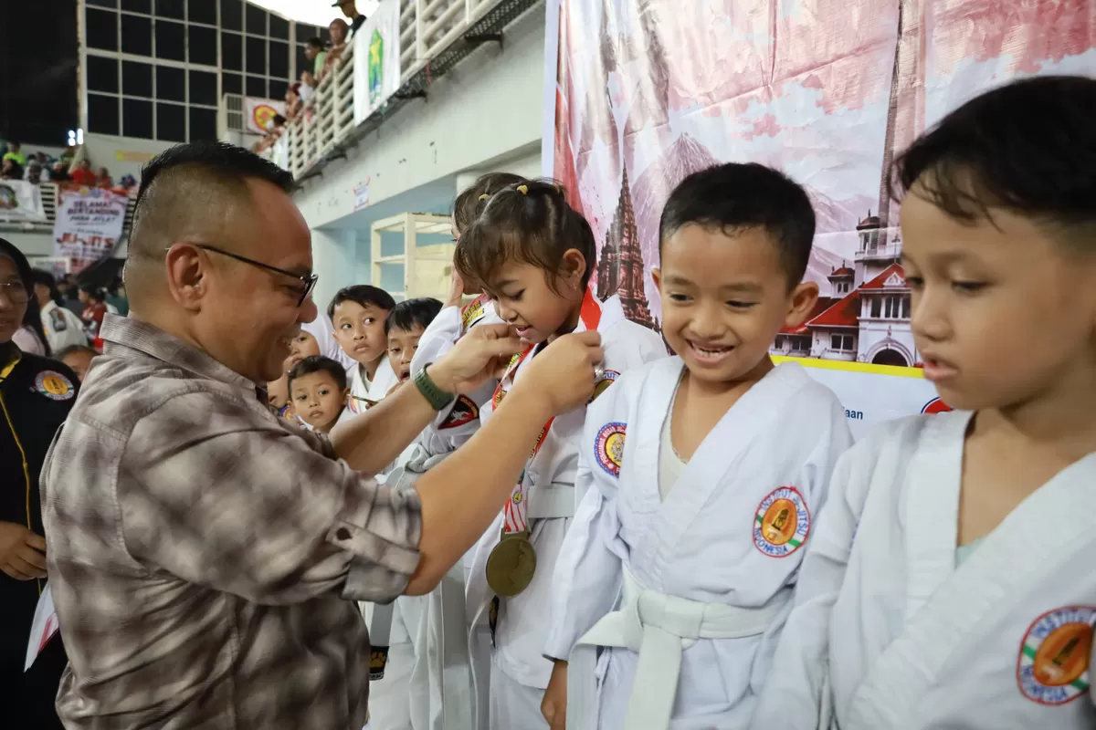 Yona Bagus Widyatmoko (Cak Yebe) Ketua Dewan Penasihat IJI (Institut Jujitsu Indonesia)Kota Surabaya sekaligus Ketua Komisi A Dewan Perwakilan Rakyat Daerah (DPRD) Kota Surabaya