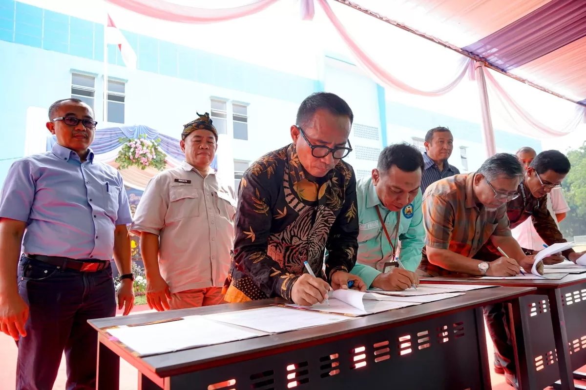 Penandatanganan Perjanjian Kerja Sama SMK Negeri di Jawa Barat dengan Perusahaan